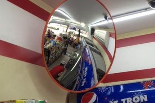 Những tấm gương đặt trong siêu thị không đơn thuần chỉ là để bạn soi gương đâu, mục đích của nó sẽ khiến bạn phải ngã ngửa