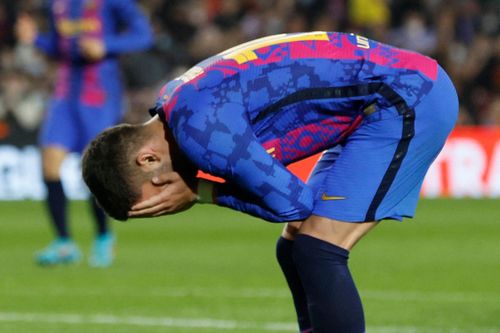 Tân binh Barca bật khóc vì đá kém