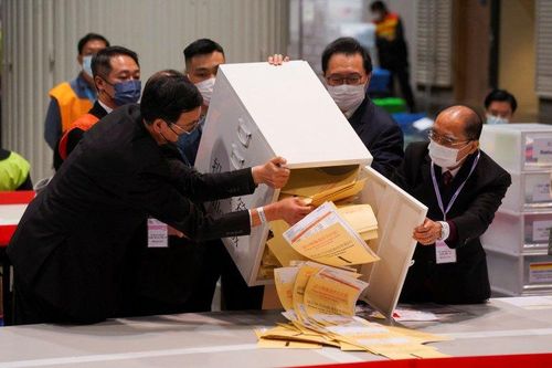 Hong Kong hoãn lịch bầu trưởng đặc khu do tình hình dịch 'cấp bách'