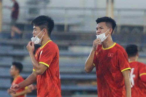 Một số cầu thủ U23 Việt Nam khó thở trong buổi tập