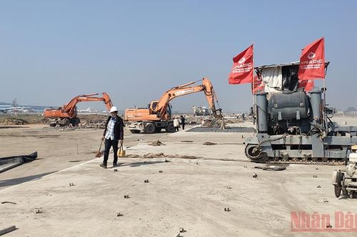 Tạm dừng khai thác 1 đường băng ở sân bay Nội Bài trong 5 ngày