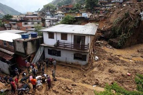 Hàng trăm người chết và mất tích trong lở đất