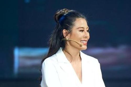 Nam Thư: 'Tôi ủng hộ việc phụ nữ đánh phấn chứ không đánh ghen'