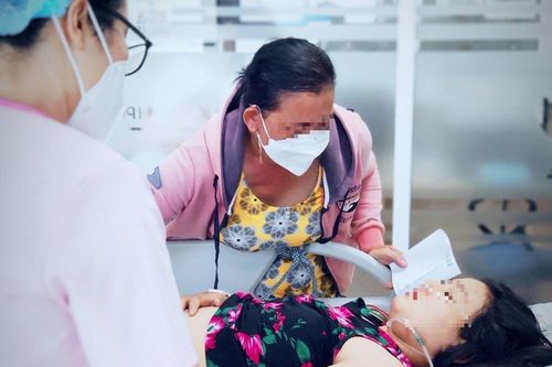 Bé gái 13 tuổi nguy kịch do thói quen uống nhiều nước ngọt