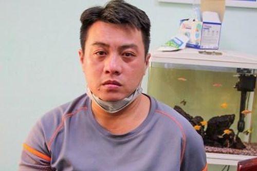 Người phụ nữ chở theo con nhỏ bị giật túi xách ngã sõng soài giữa đường