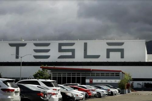 Hơn 400.000 ôtô điện Tesla đang bị điều tra vì sự cố phanh ảo