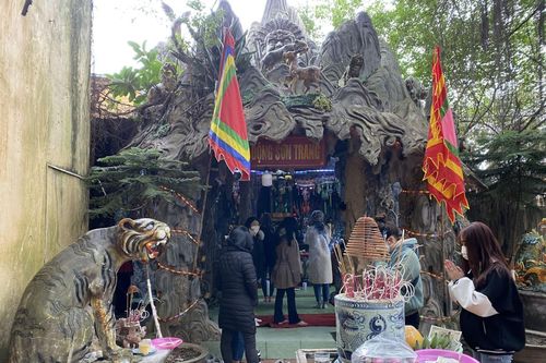 Bắc Ninh: Người dân đi lễ đầu năm thực hiện nghiêm công tác phòng dịch