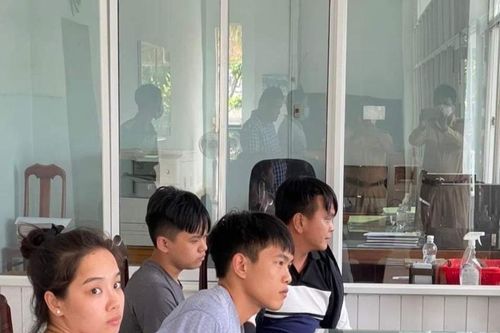Di lý 4 đối tượng giết người bị bắt từ Khánh Hòa vào TP Hồ Chí Minh