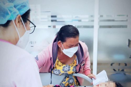 Bé gái 13 tuổi bị tiểu đường nặng, rơi vào nguy kịch do uống nhiều nước ngọt
