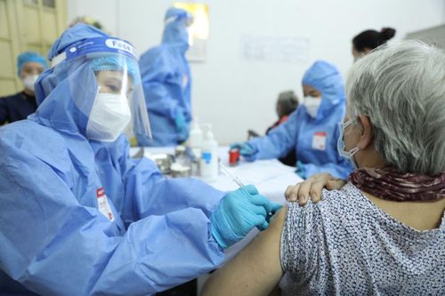 Tổng hợp COVID-19 ngày 18/2: Số ca mắc F0 tăng kỷ lục, Hà Nội dừng đón học sinh từ lớp 1 đến lớp 6 ở các quận từ ngày 21/2