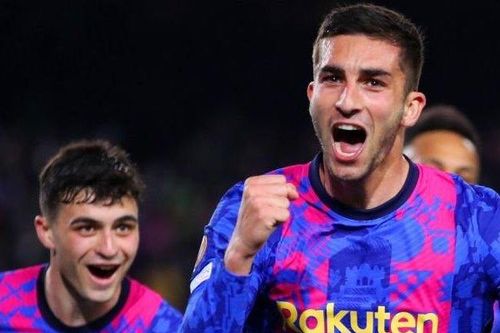 Barca không chuẩn bị kịp, Torres mặc áo fake đá Europa League?
