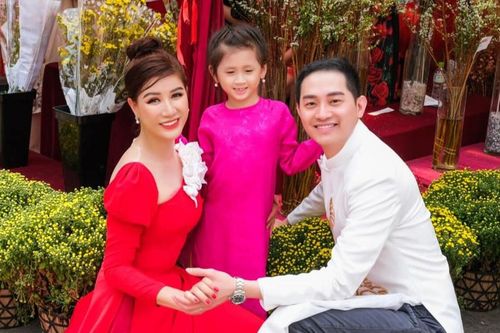 Trang Trần hạnh phúc mừng sinh nhật chồng, không quên nhắn anti-fan: 'Của chị, chị bỏ mấy em mới hưởng'