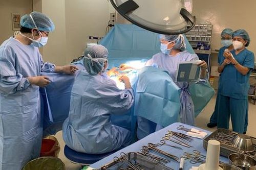 Cứu sống mẹ và con sản phụ bị vỡ ối sa dây rốn toàn bộ
