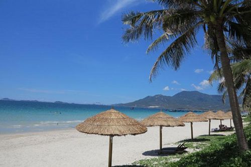 Cần xem lại việc thu tiền khách vào bãi phụ Dốc Lết