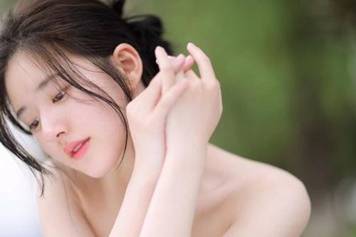 'Mỹ nhân xuyên không' Triệu Lộ Tư da trong veo nhờ thói quen uống một loại nước đơn giản