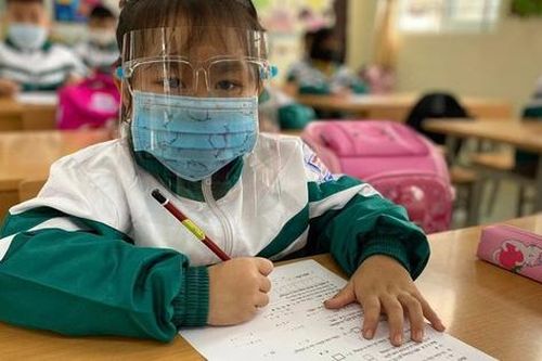 Hà Nội: Hỏa tốc tạm dừng học trực tiếp với học sinh lớp 1 - 6 ở 12 quận