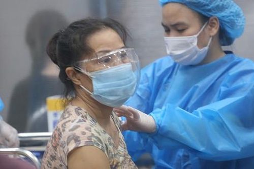Hà Nội tìm cách bảo vệ người thuộc nhóm nguy cơ mắc COVID-19