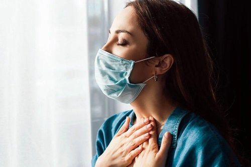 Nên ăn gì để giảm nhẹ triệu chứng Covid-19?
