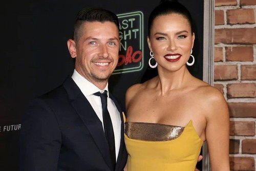 Siêu mẫu Adriana Lima mang thai con thứ ba