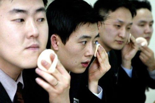 Đàn ông đánh má hồng