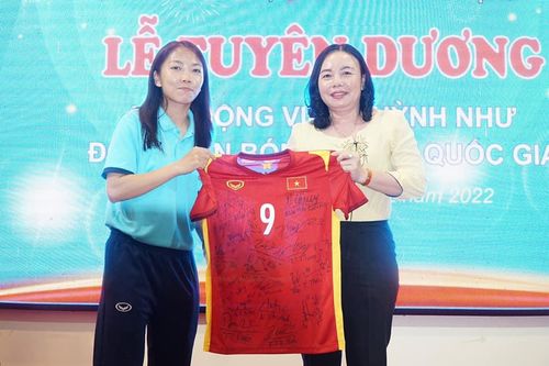 Huỳnh Như được vinh danh ở quê nhà