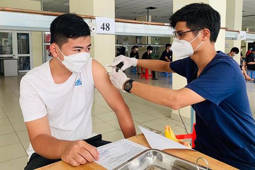 2.000 sinh viên Ký túc xá Đại học Quốc gia thành phố Hồ Chí Minh tiêm vaccine ngừa Covid-19