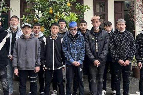 Truy bắt nhóm trai mới lớn đuổi đánh, cướp xe người đi đường Hà Nội