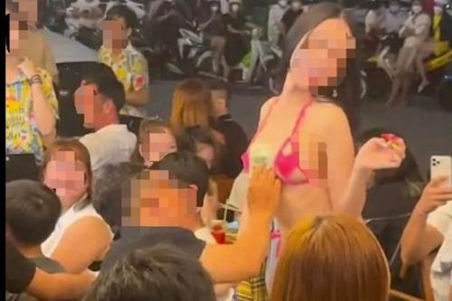 Quán Ốc Baby tổ chức 'tiệc sexy' trong đêm Lễ tình nhân