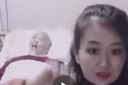 Sự thật đẫm nước mắt phía sau clip vợ nhảy múa bên chồng liệt giường