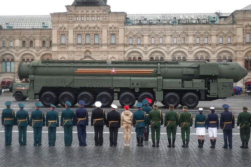 Tổng thống Putin chỉ huy tập trận chiến lược, ông Biden tổ chức họp thượng đỉnh về khủng hoảng