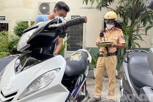TPHCM: Công an vây bắt gần 100 quái xế định 'mở tiệc tốc độ' lúc rạng sáng