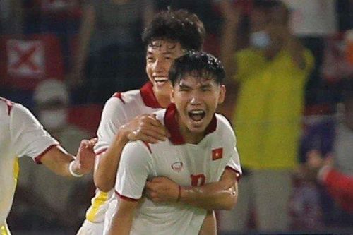 Sao mới U23 Việt Nam suýt bỏ bóng đá năm 10 tuổi