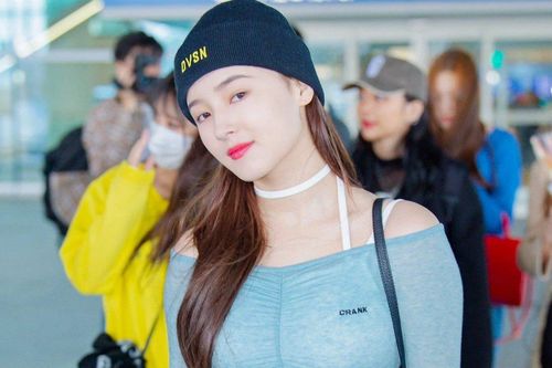 Nancy và hàng chục ca sĩ, diễn viên mắc Covid-19