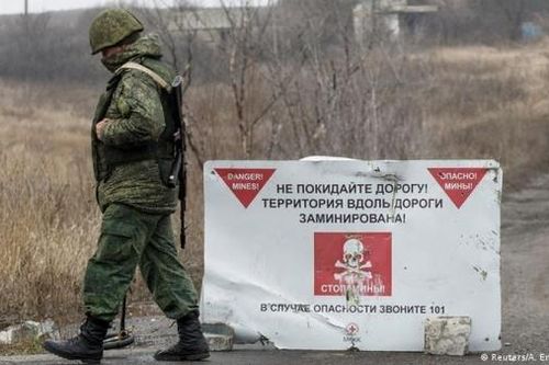 Tình hình leo thang nguy hiểm, Ukraine tạm đóng cửa một chốt kiểm soát ở Donbass
