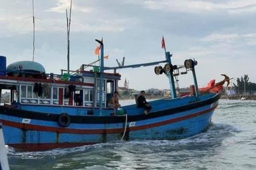 Năm mới, ngư dân giong buồm ra khơi