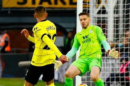 Chật vật hạ đàn em, Chelsea rút ngắn cách biệt với ngôi đầu