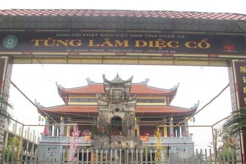 Cận cảnh ngôi cổ tự giữa lòng thành Vinh