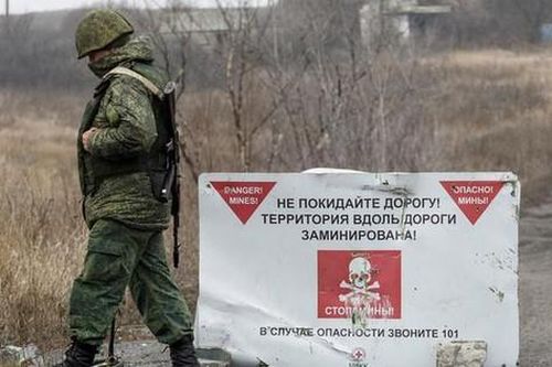 Bộ trưởng Nội vụ Ukraine bị tấn công khi thăm Donbass