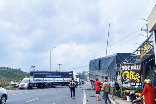 Tai nạn liên hoàn giữa 4 ô tô, xả trạm thu phí chống ùn tắc trên Quốc lộ 20