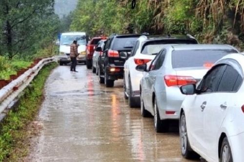 Cảnh sát giao thông khuyến cáo cách lái xe khi đường đóng băng
