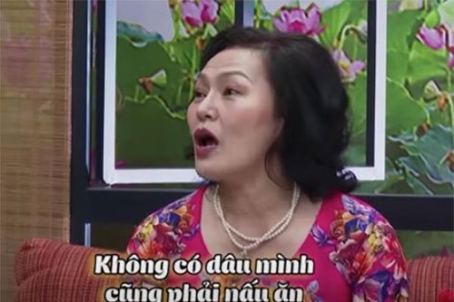 Con dâu lười, không biết nấu ăn, mẹ chồng nói một câu nức lòng