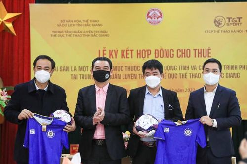 Hà Nội FC thuê sân Bắc Giang làm 'vệ tinh' đào tạo
