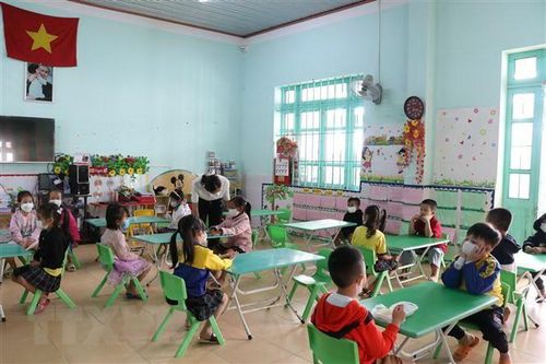 Quảng Ninh: Trẻ mầm non tạm nghỉ học do dịch COVID-19 và rét đậm