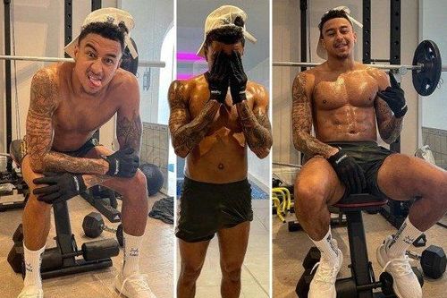 Quá rảnh rỗi, Lingard khoe thân hình lực lượng trong phòng gym