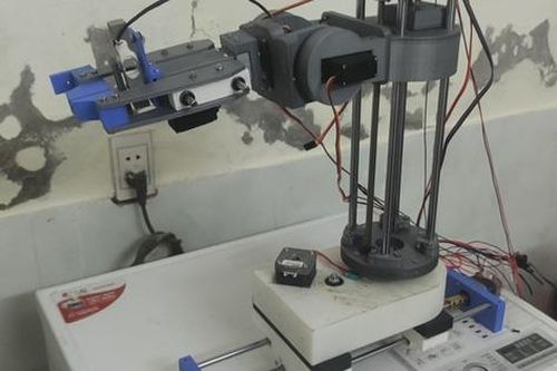 Hai nam sinh ở Quảng Trị mày mò, chế tạo Robot lấy mẫu xét nghiệm COVID-19