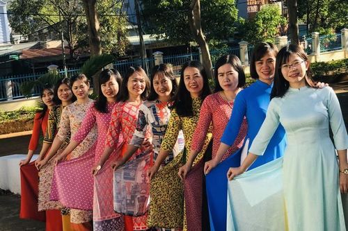 'Tuần lễ Áo dài' năm 2022-Khuyến khích phụ nữ mặc áo dài đến công sở