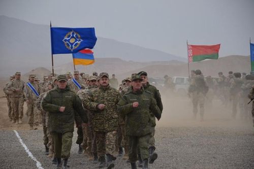 Khối quân sự do Nga đứng đầu có thể đưa lính gìn giữ hòa bình tới Ukraine