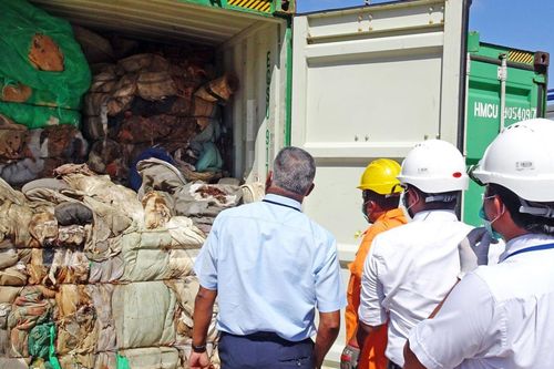Sri Lanka gửi trả hàng nghìn tấn rác về Anh