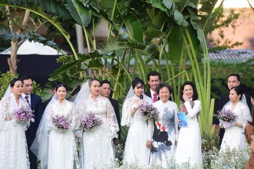 Lễ cưới 'có một không hai' của 20 cặp y, bác sĩ
