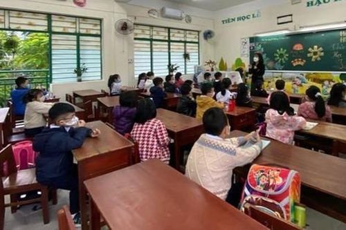 Đà Nẵng: Ngày đầu học trực tiếp, nhiều lớp còn thưa thớt học sinh